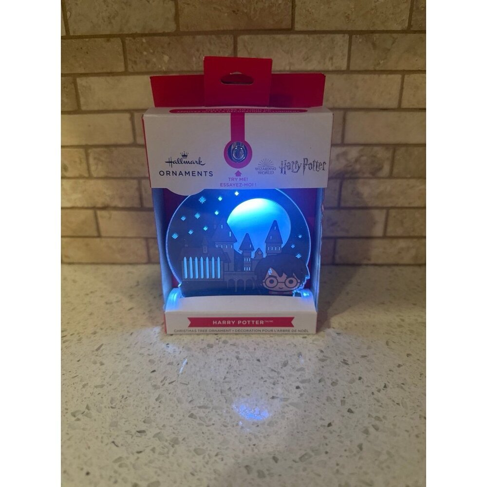 Hallmark Christmas Tree Ornament Harry Potter at‎ Hogwarts Light-Up 2021 NEW